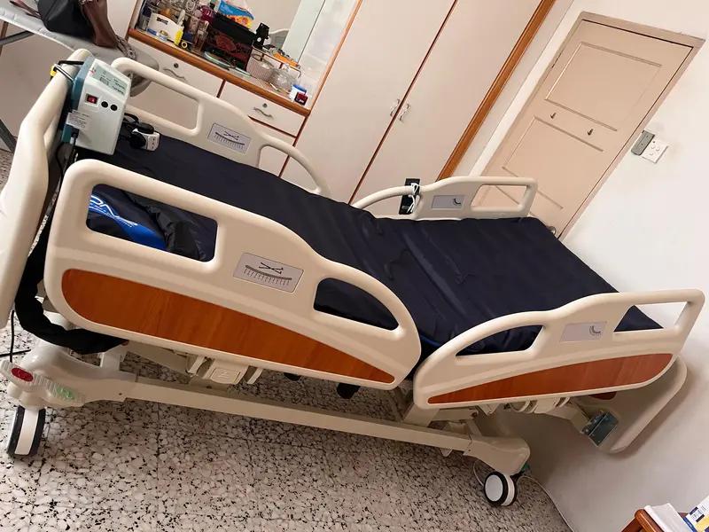 Second Hand Electric Hospital Bed & Air Mattress (Pls See Description) 1